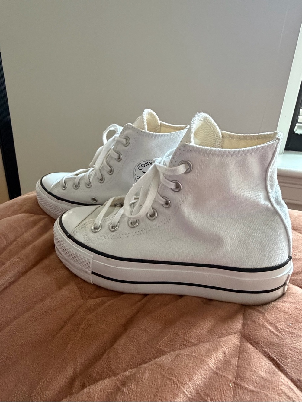 Converse size 6.5 Classic High-Top Canvas Sneakers in White - Women